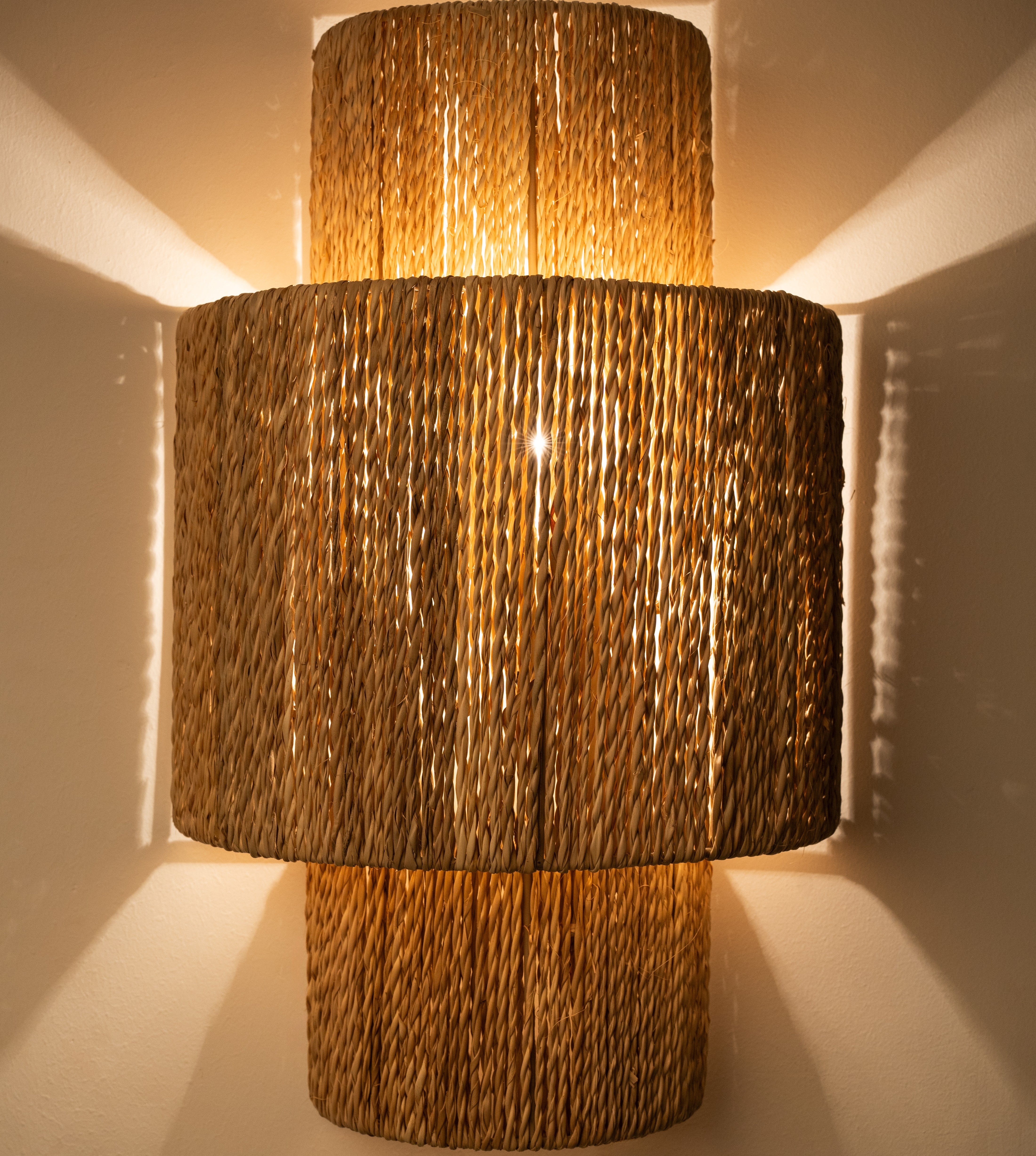Lampă de perete handmade din fibre naturale Lalou