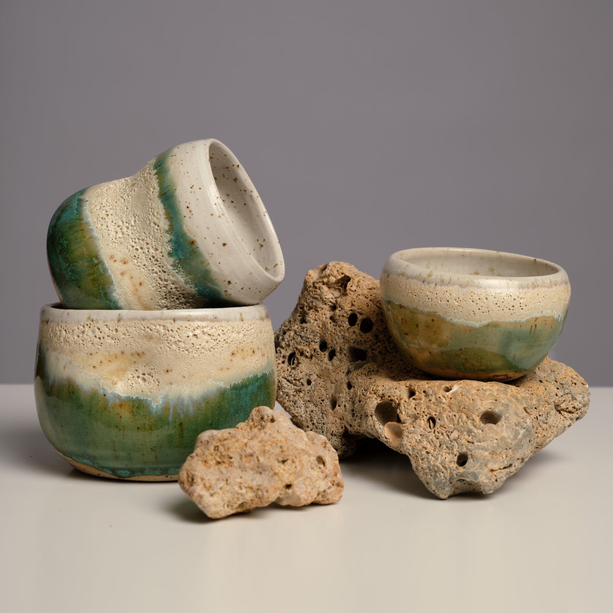 Cană handmade din ceramică Green Lava Fingers