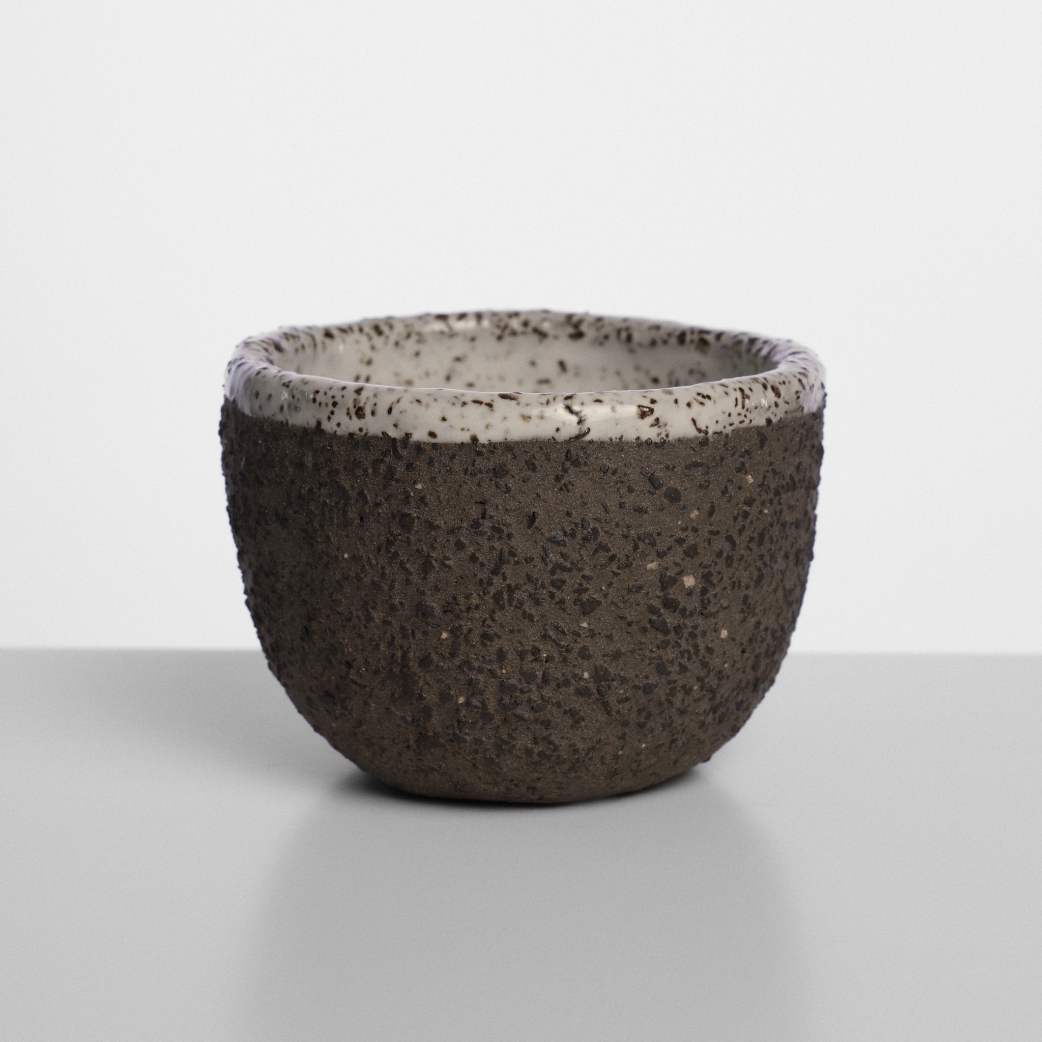 Cană handmade din ceramică Raw