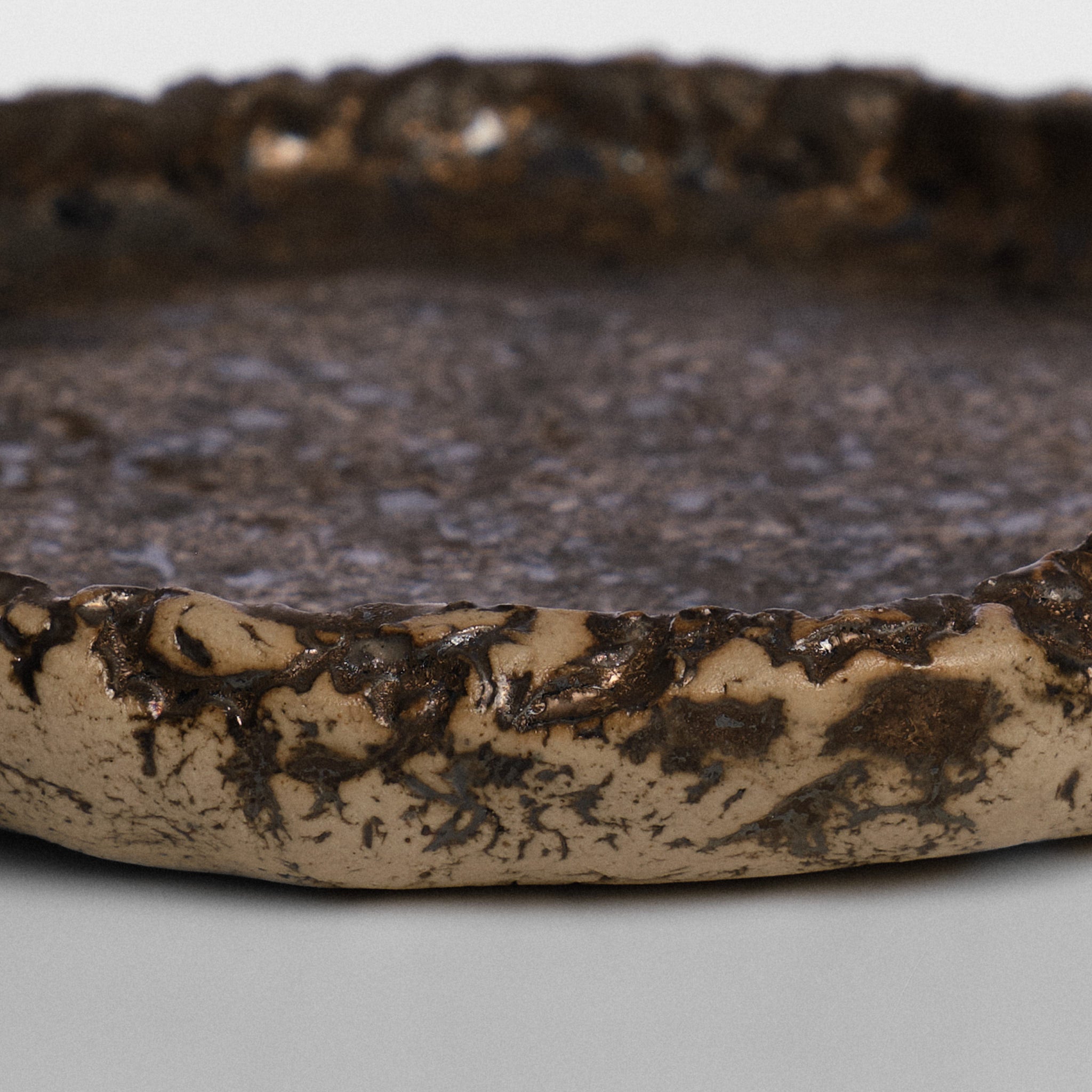 Farfurie handmade din ceramică Golden Rock