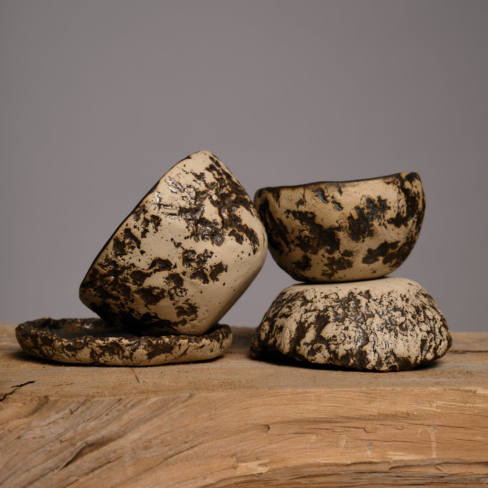 Farfurie handmade din ceramică Golden Rock