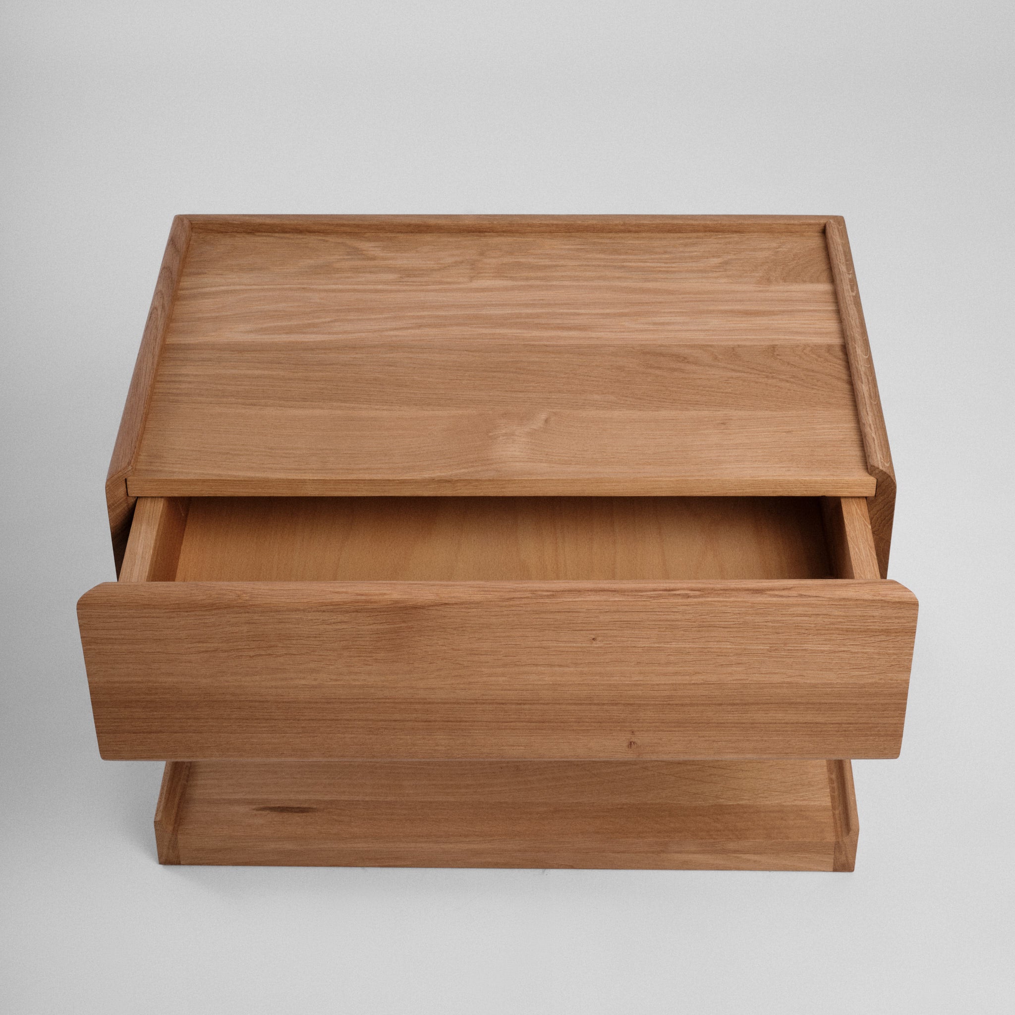 Noptierǎ lemn masiv cu sertar Noka