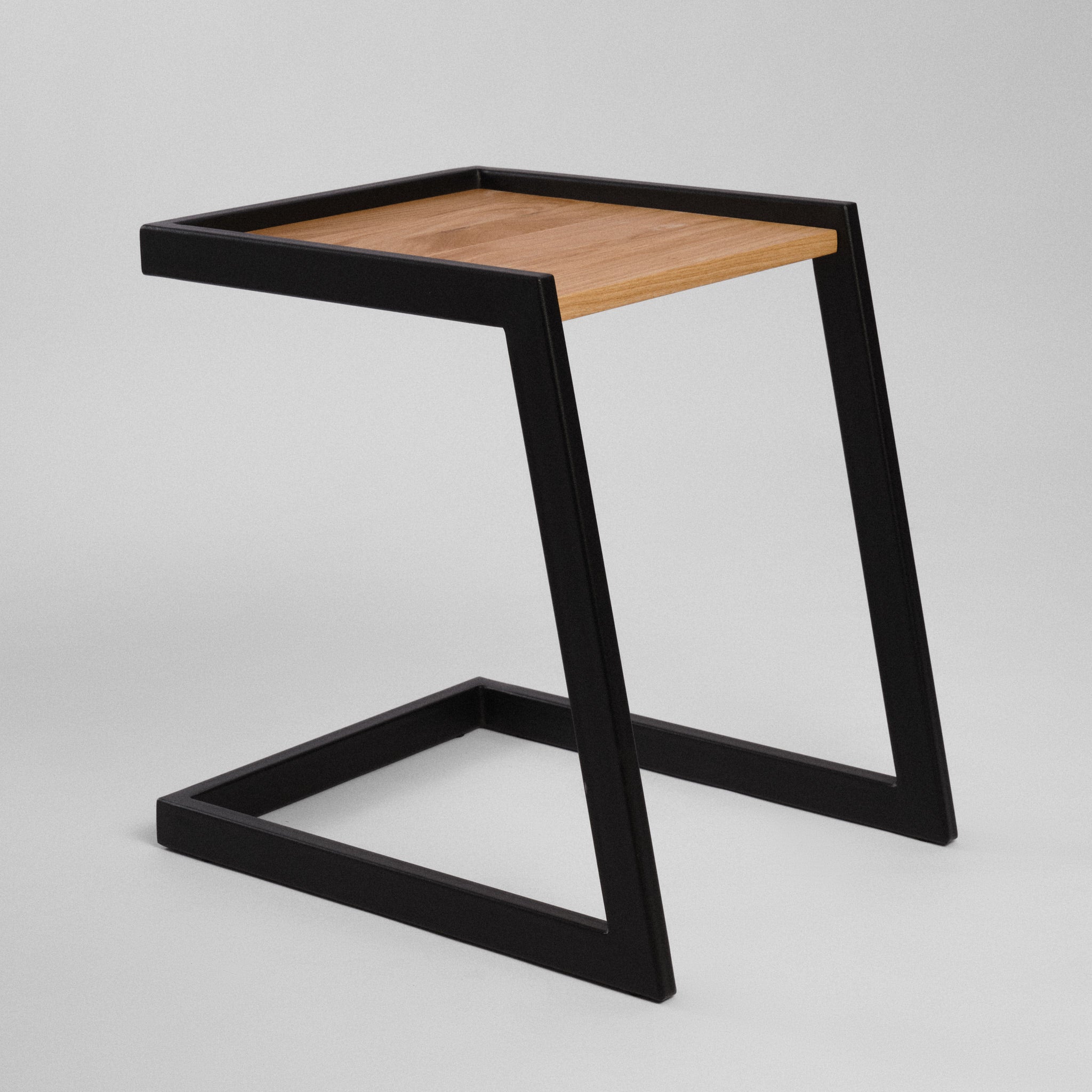 Măsuță lemn masiv și metal Tazu