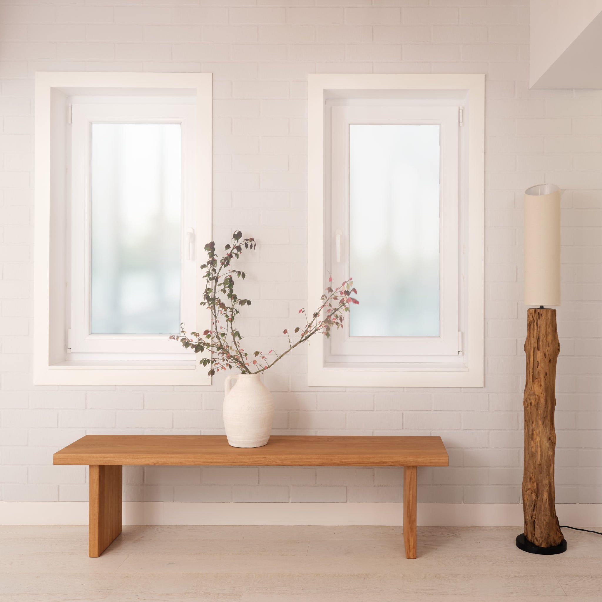 Lampadar cilindric din lemn tec Kiriu