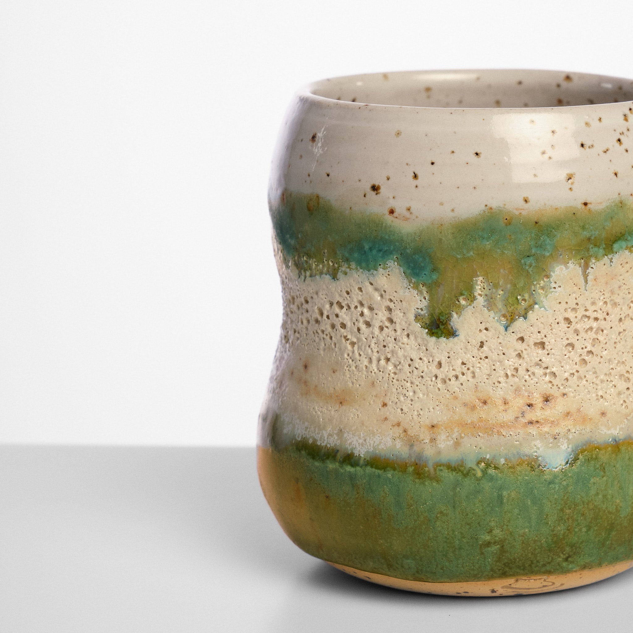 Cană handmade din ceramică Green Lava