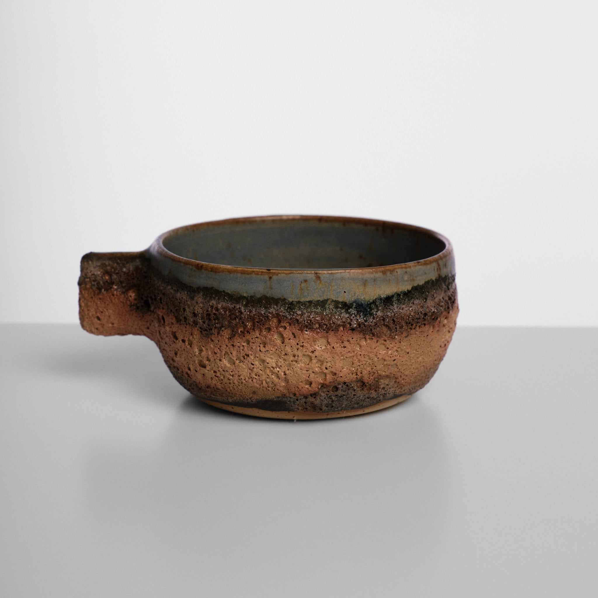 Cană handmade din ceramică Lava Blue