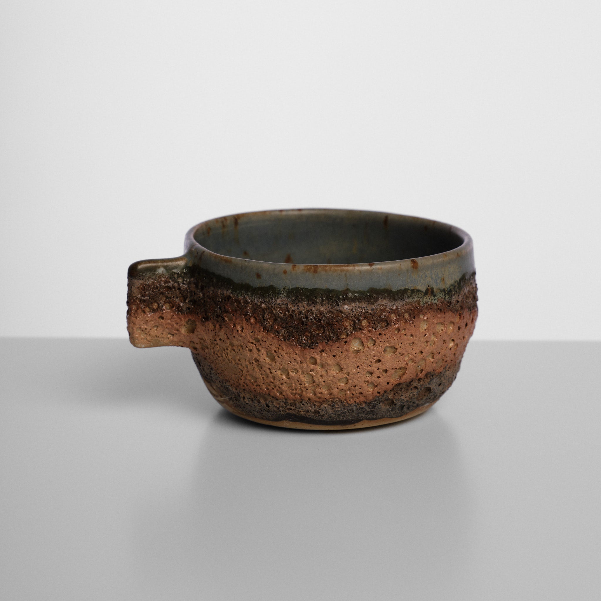 Cană handmade din ceramică Lava Blue