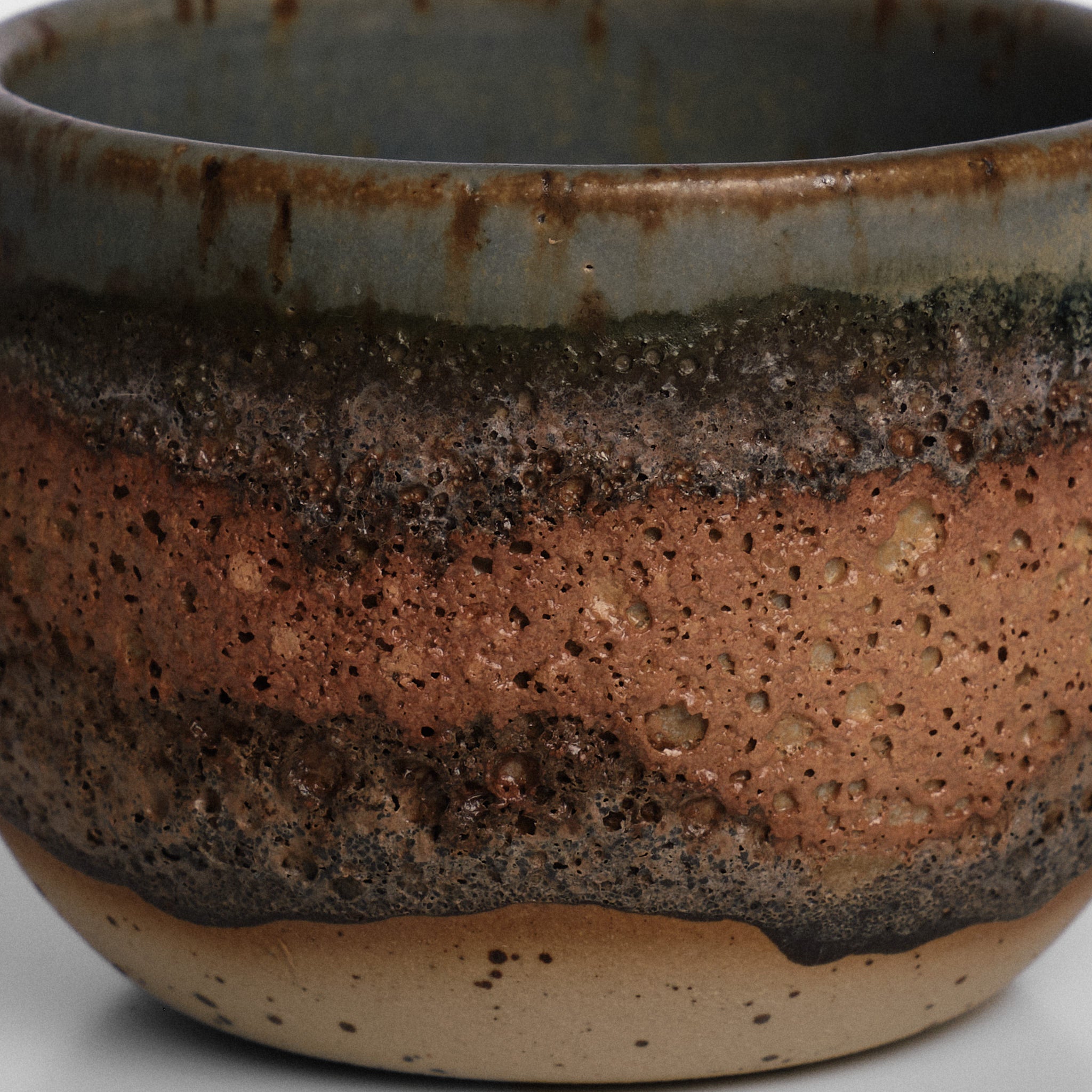 Cană handmade din ceramică Lava Blue