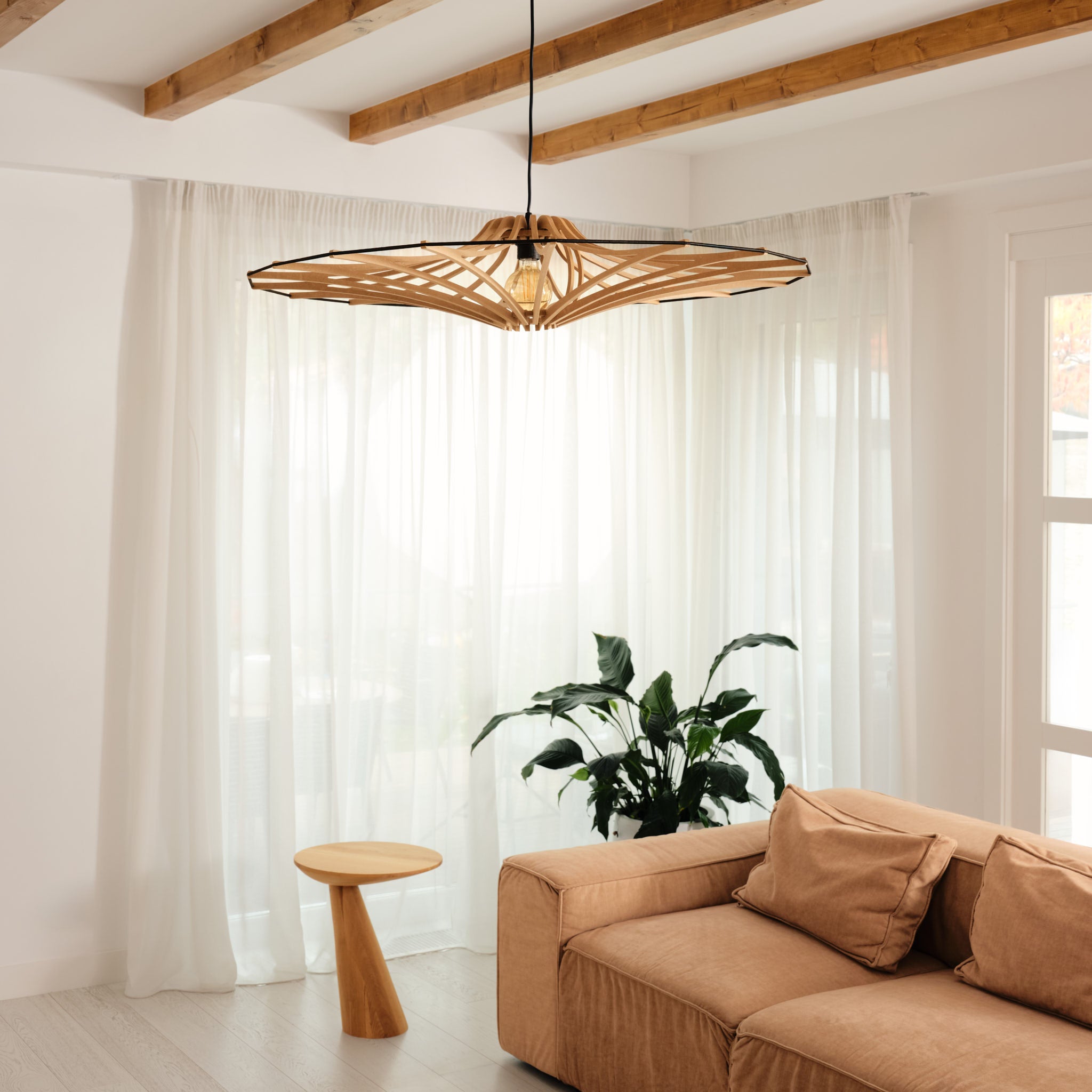 Mǎsuțǎ lemn masiv Mera