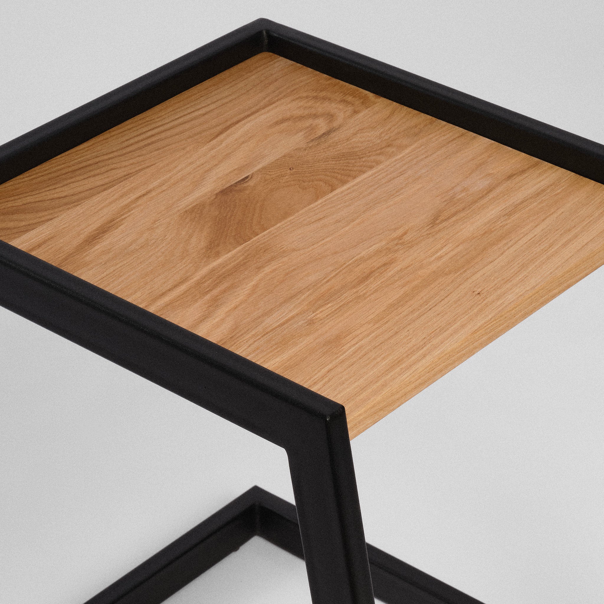 Măsuță lemn masiv și metal Tazu