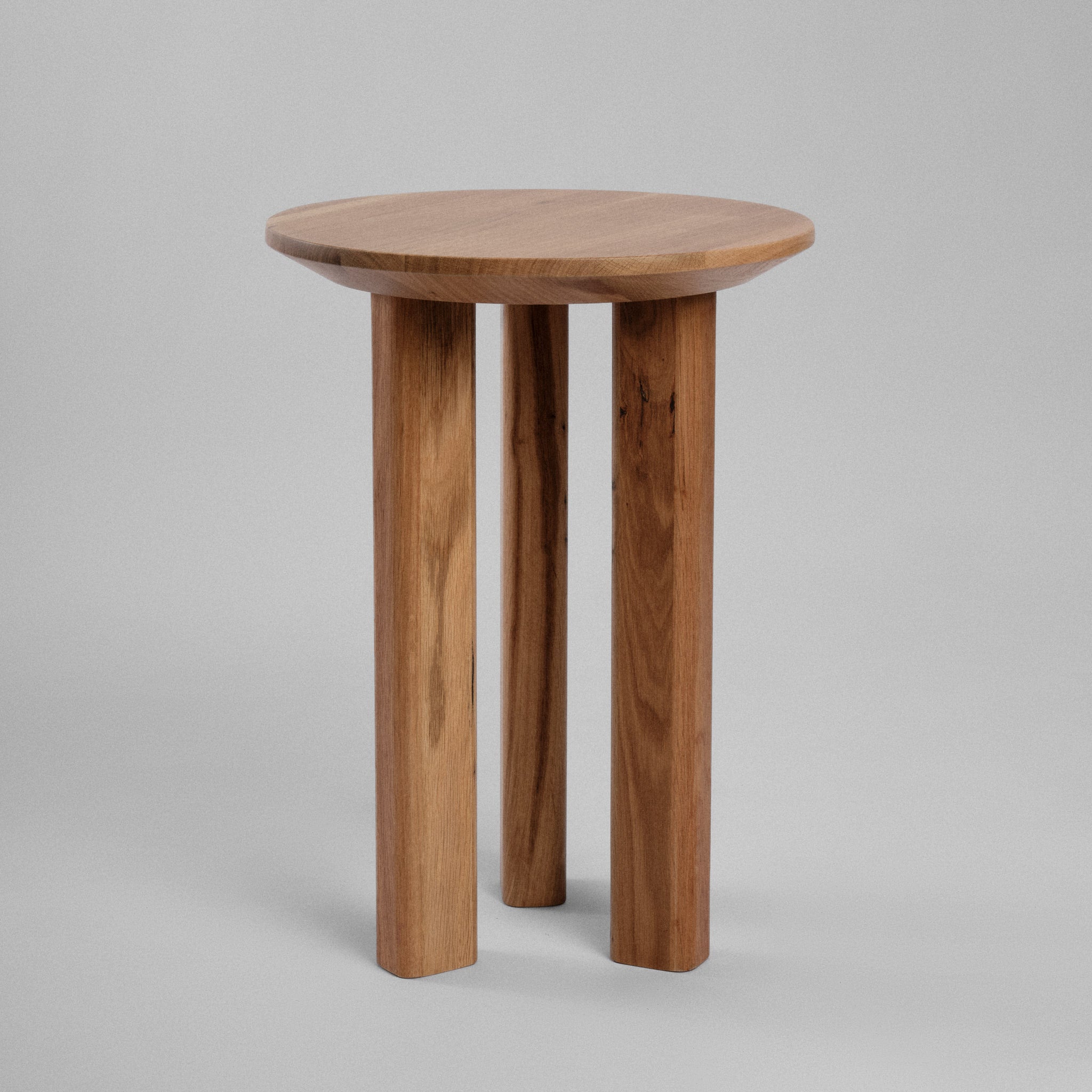 Măsuță lemn masiv Enno