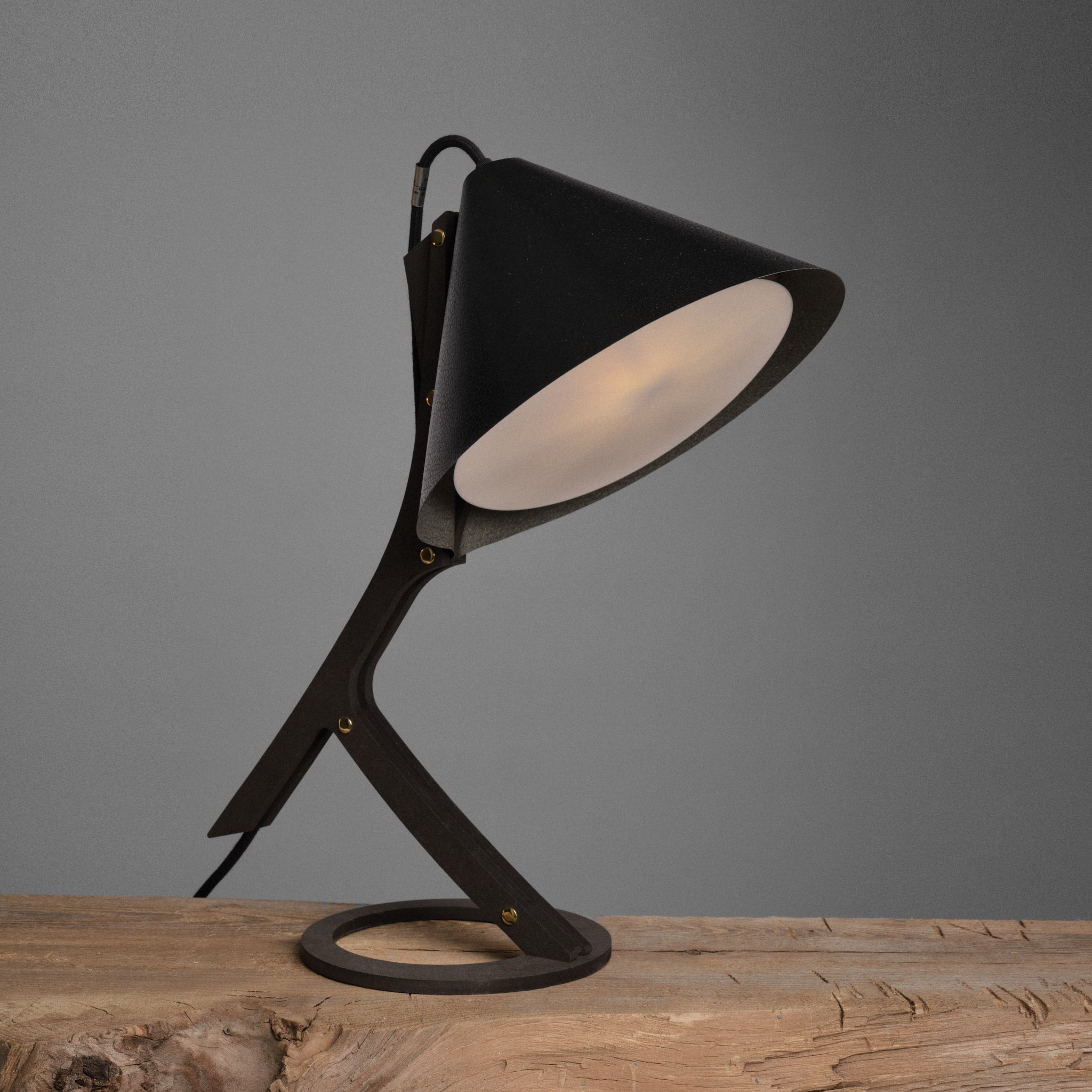 Lampă de masă din fibre naturale de lemn Silence Negru